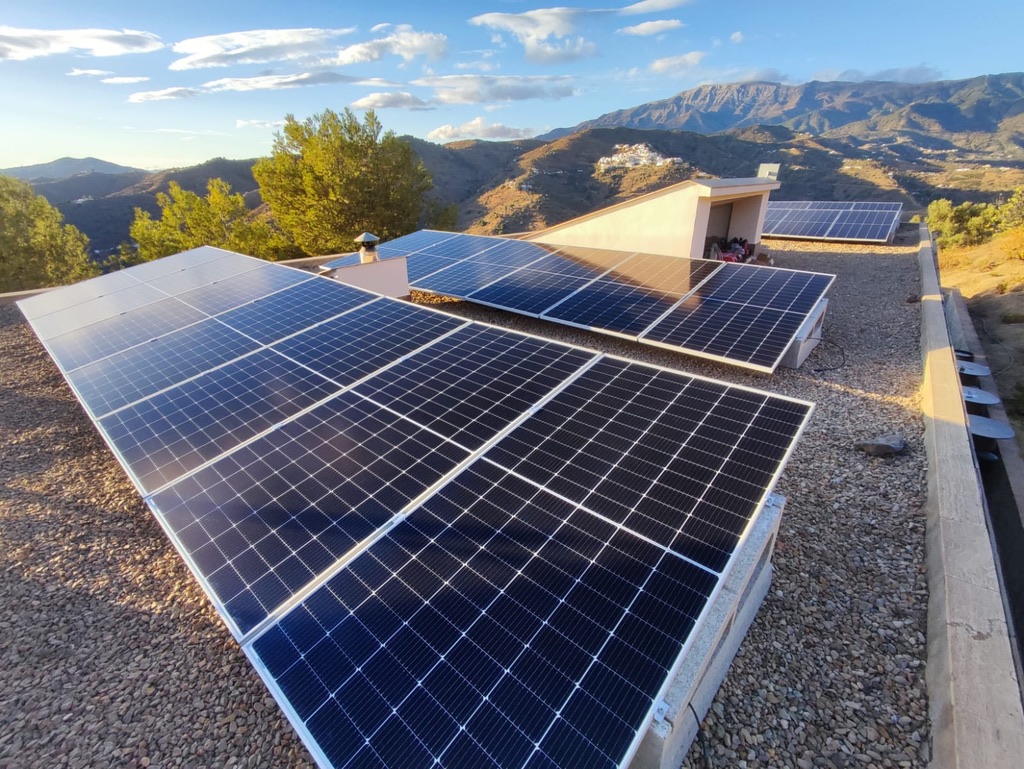 Ballasted solar structure with views over the Axarquía, Málaga