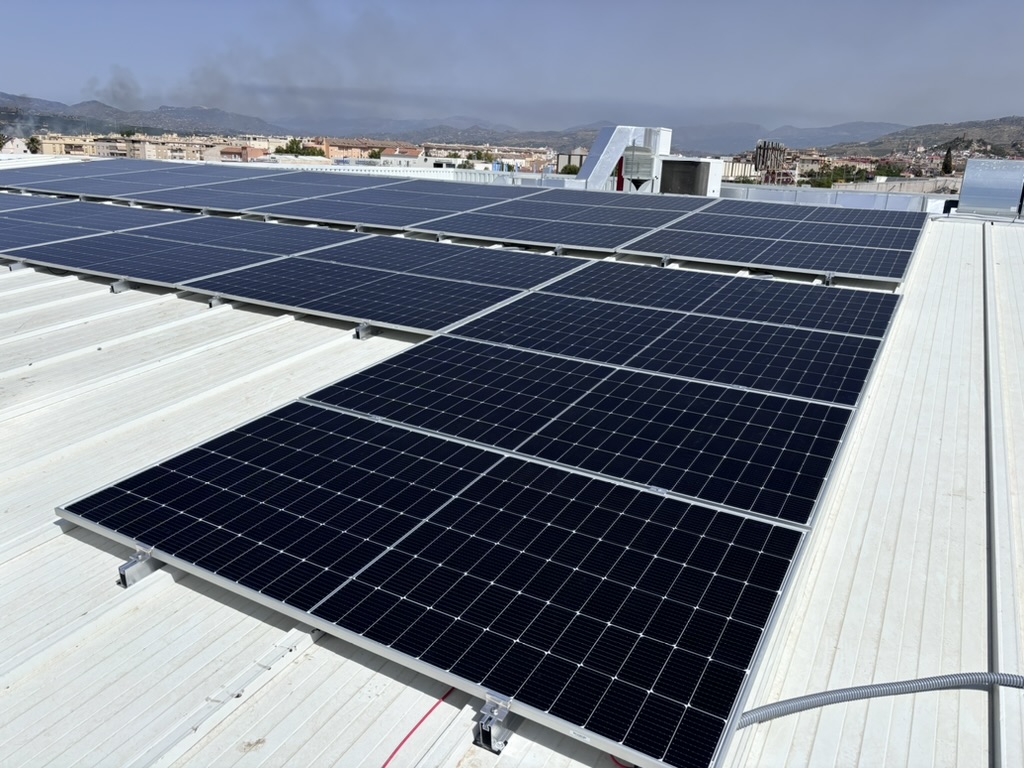Industrial solar installation on a warehouse roof in Málaga, wide view