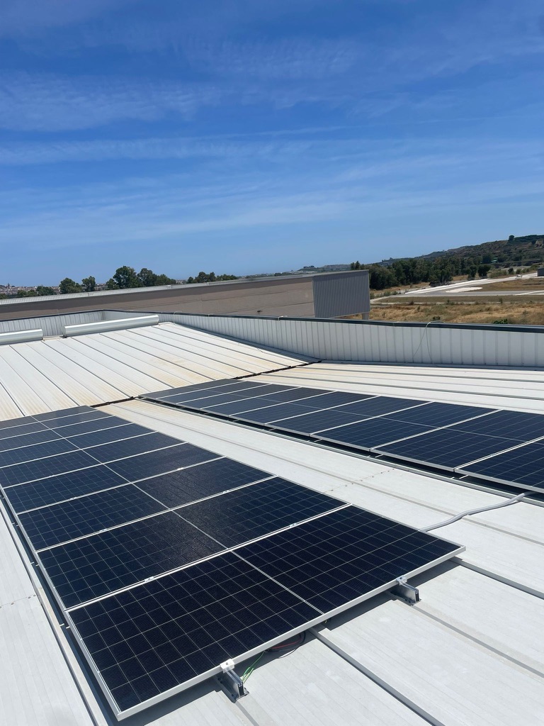 Solar installation on an industrial warehouse roof in Málaga