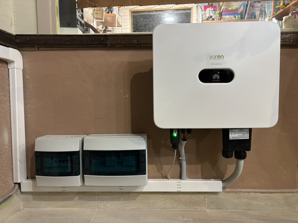 Inverter installed in a commercial unit in Málaga