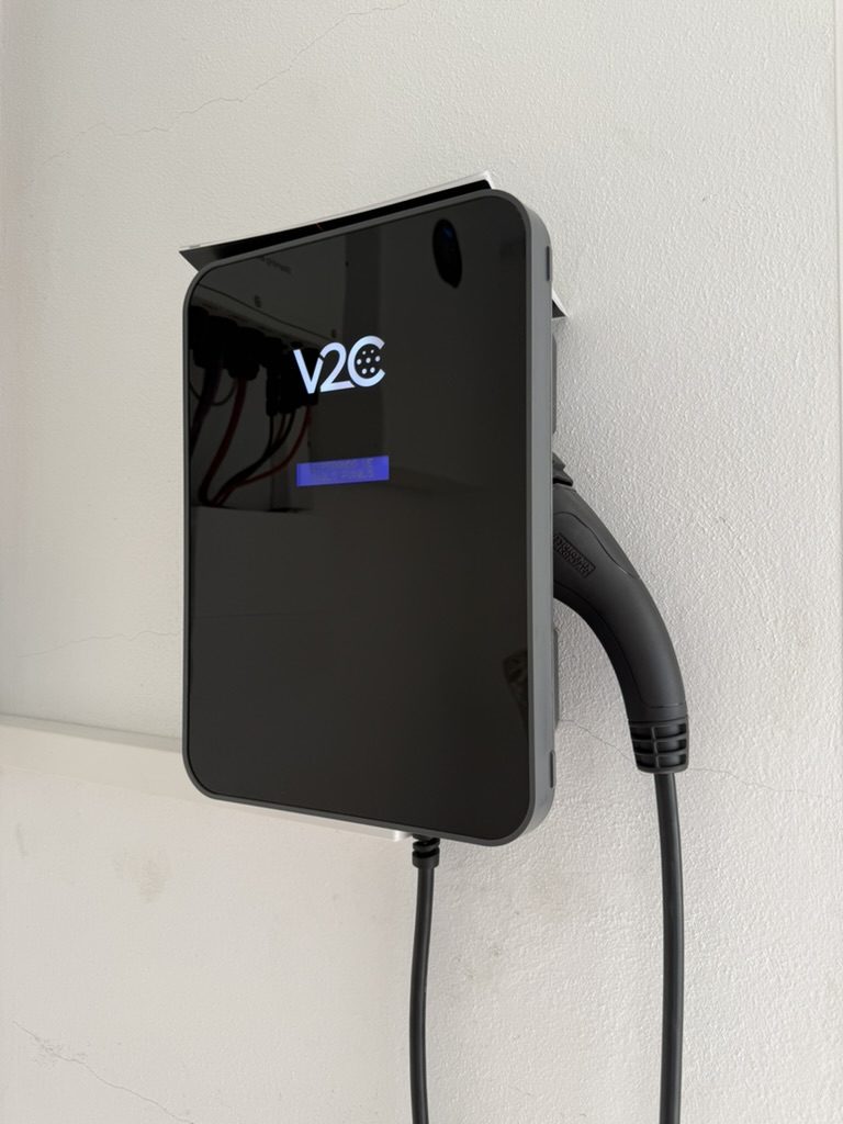 Electric vehicle charger installed by Yuren Energía